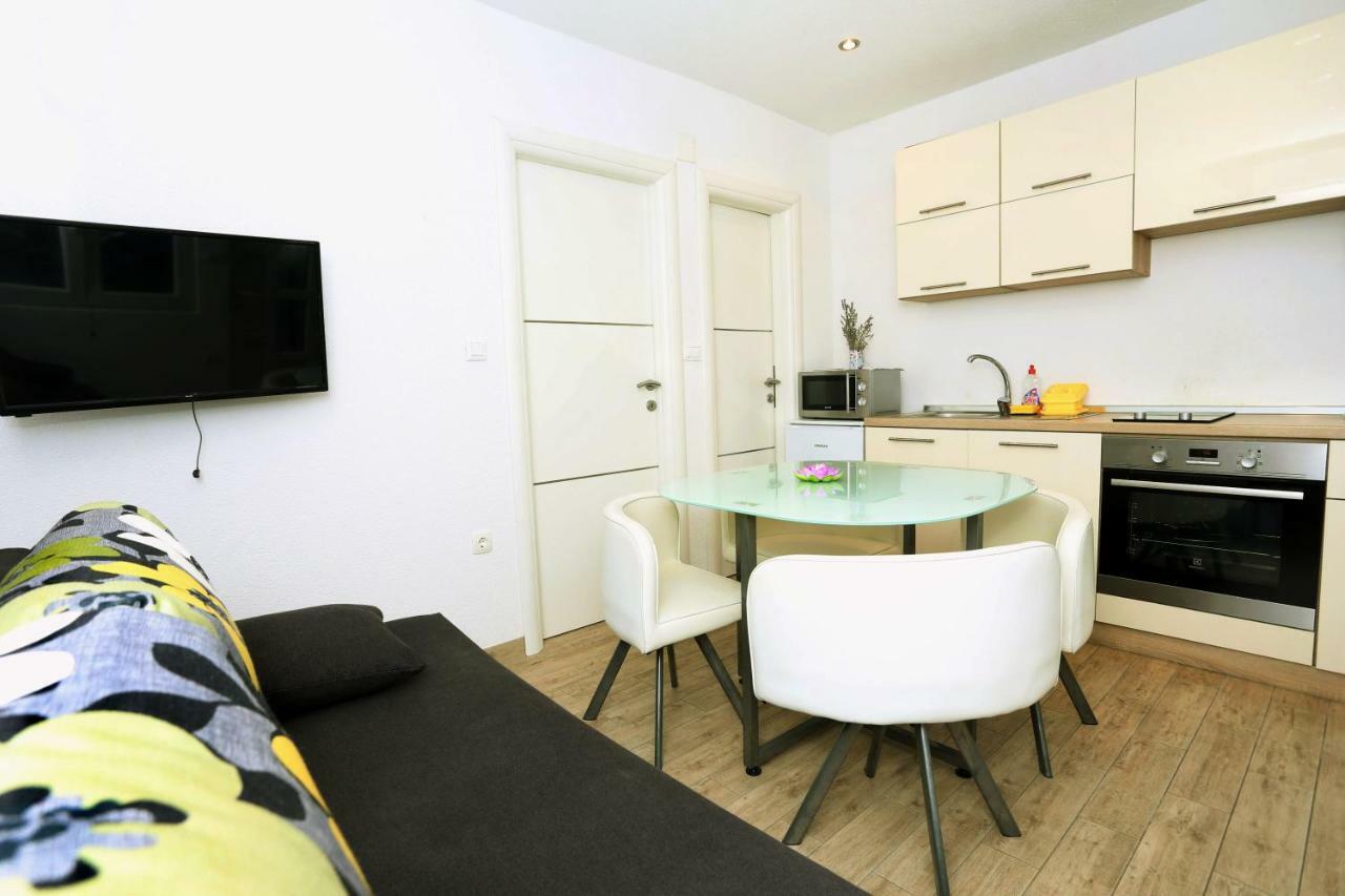Apartments Dora Trogir Exteriör bild