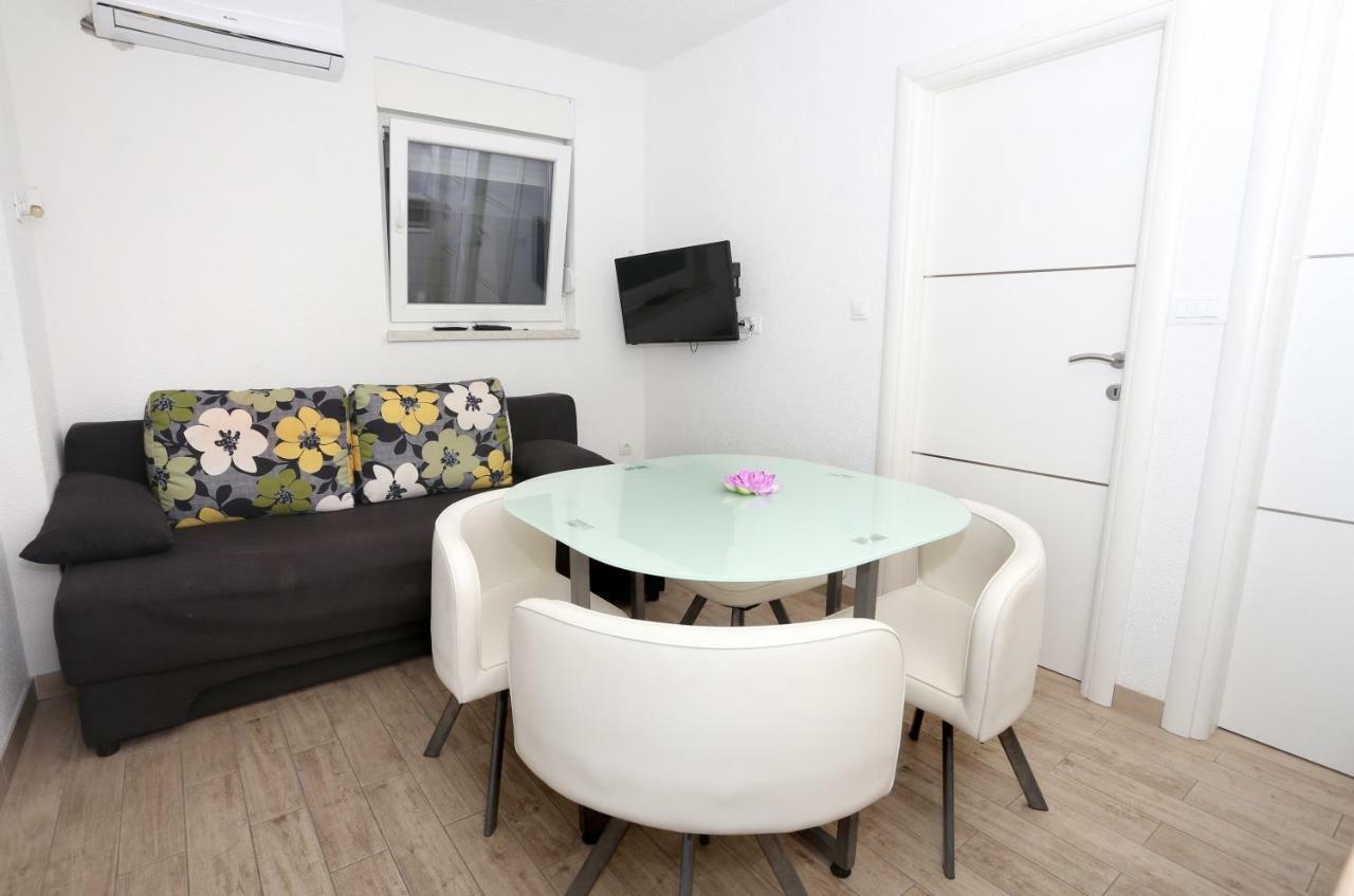 Apartments Dora Trogir Exteriör bild